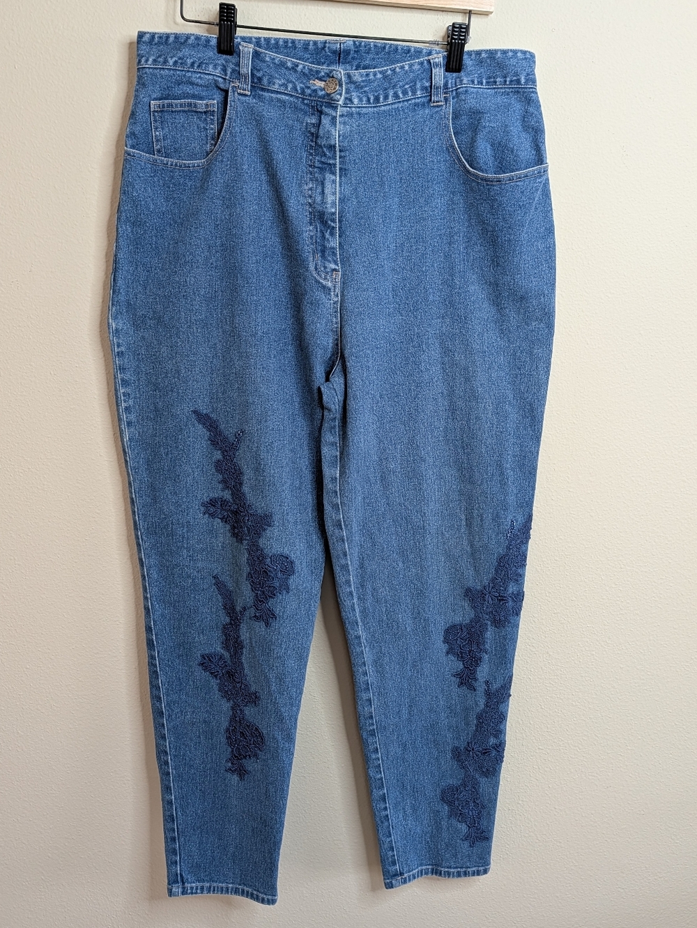 Denim & Co. Embroidered Floral‎ Jeans 18W Light Wash High Rise Tapered Leg